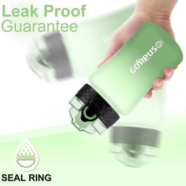 Detalle de GOPPUS 350ml Kids Water Bottle with Straw Lid, Strap and Time Markers (Sage Green Ombre)