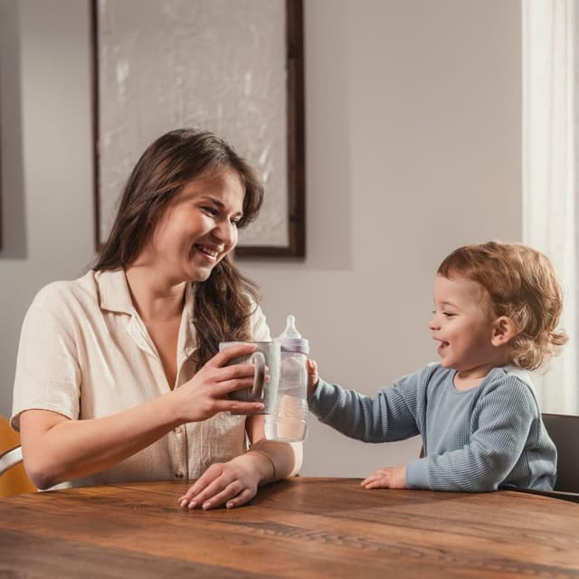 Detalle de MAM Easy-Active-Babyflasche 330 ml (Easy Active) – ergonomische Babyflasche mit Sauger Größe 3, ab 4+ Monaten