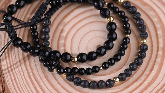 Detalle 2 de Apocalyptic-K Damen Fußkettchen mit Naturstein-Perlen, 4 mm, 925 Silber/Gold – handgewebt