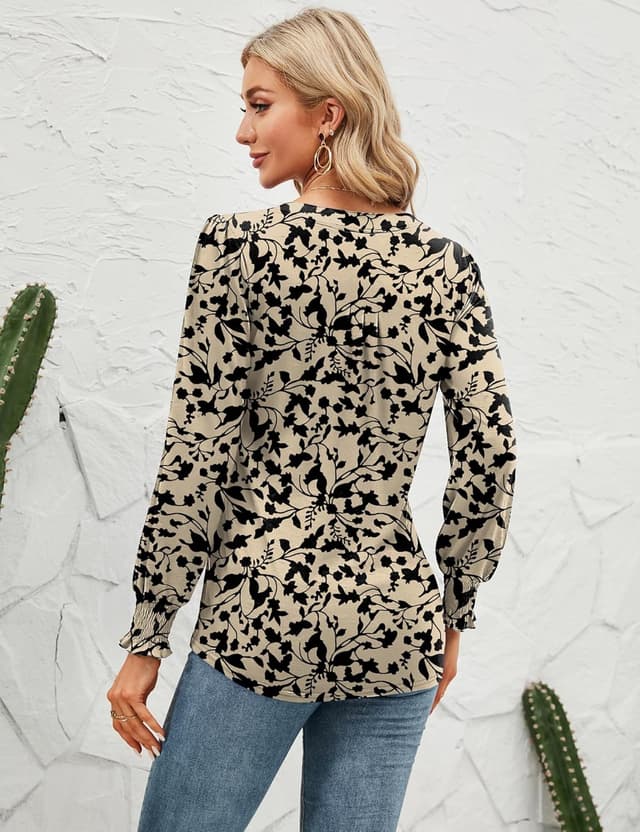 Detalle de EFFAN V neck puff sleeve tunic top