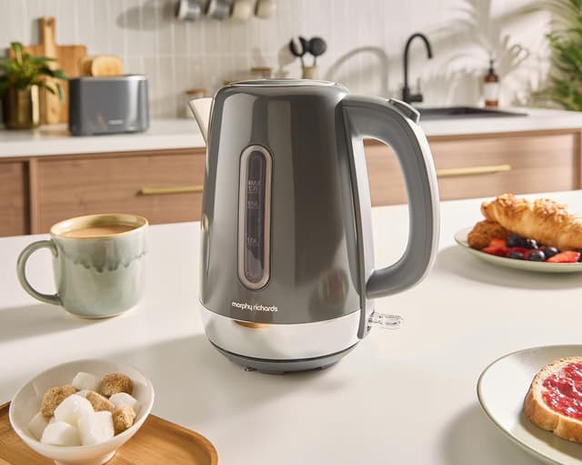 Detalle 2 de Morphy Richards Equip Kettle (1.7L) – 3kW rapid boil, removable limescale filter, easy view water gauge, stainless steel case (Grey) 102787