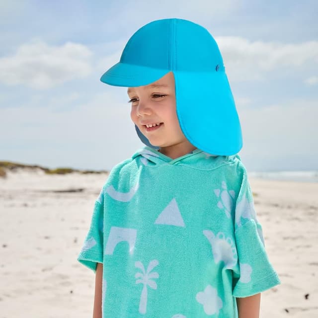 Detalle 2 de Kids Legionnaires Hat by Gifts Treat — UPF 50+ sun protection swim cap with neck flap