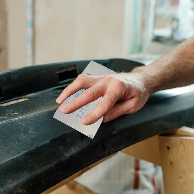 Detalle de Schleifpapier-Rolle Körnung 180 (Weiß beschichtetes Aluminiumoxid) 93 mm x 12,5 m – für Farbe, Holz & Metall