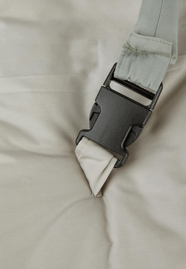 Detalle de Sterntaler Spielbogen Giraffe Kaya – Spieldecke mit weicher Liegefläche, Spiegel, Rassel, Knisterpapier & Quietsche, steingrau