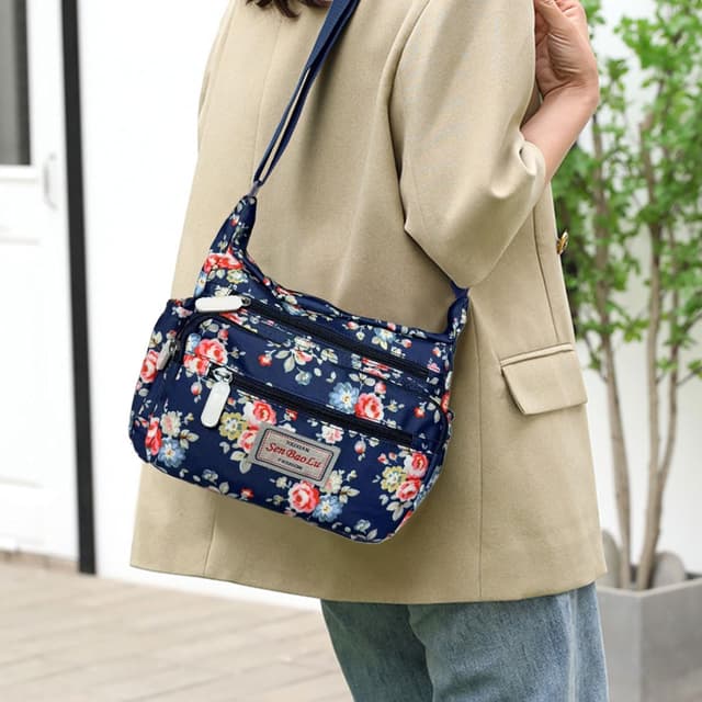 Detalle de FAVORTALK Women’s Crossbody Bag in Nylon (25 x 20 x 11 cm) – Lightweight, Adjustable Wide Strap