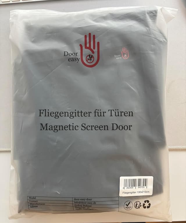 Detalle de DOOR EASY Fliegengitter Balkontür 130 x 210 cm mit Magnetvorhang – einbaufertige Türlösung ohne Bohren