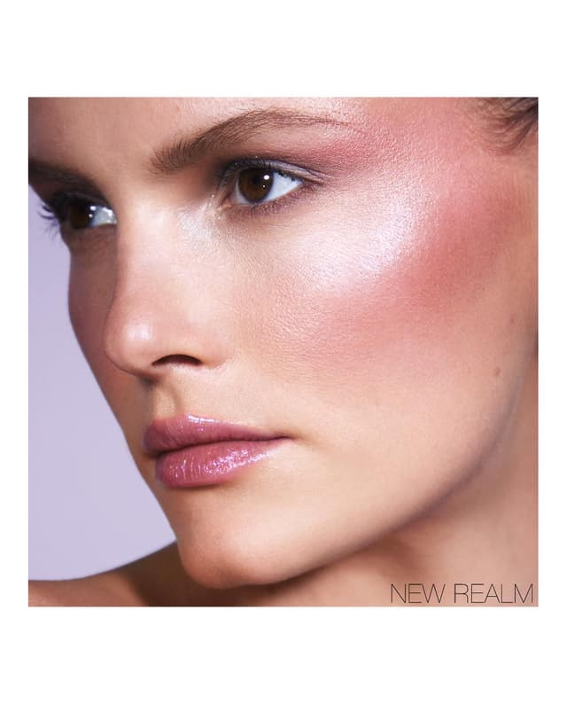 Detalle de NARS Ethereal Aura Blush Palette 6 tonos