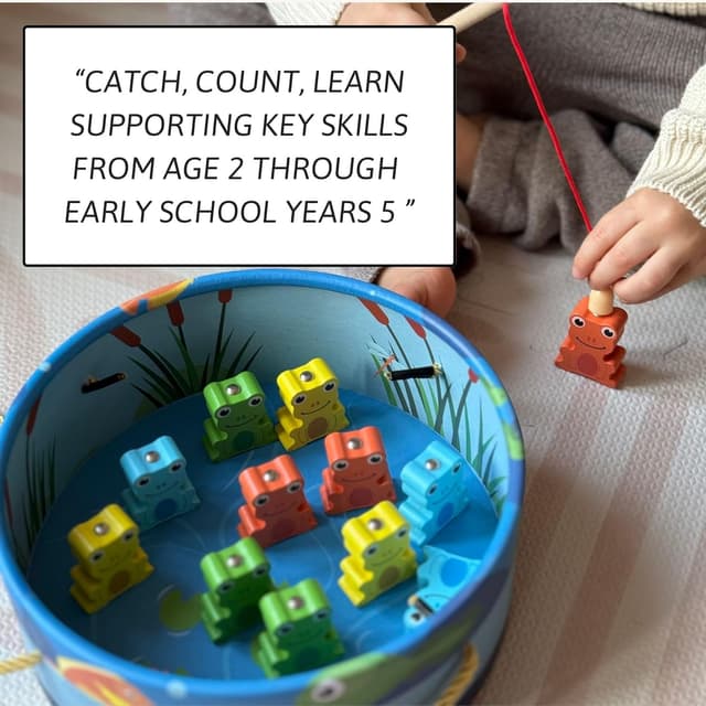 Detalle de Jaques of London Hook the Frog magnetic fishing game with number cards for kids (2 years+)