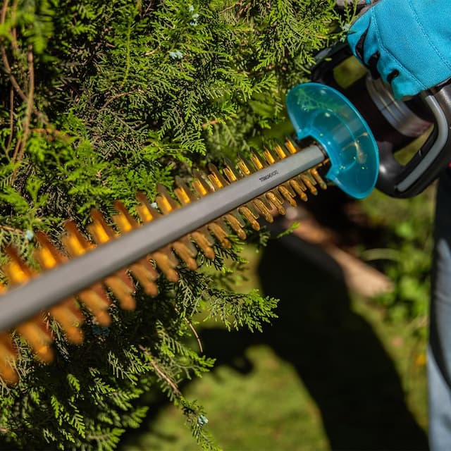 Detalle de Cecotec Tagliasiepi Elettrico TitaniumSword 610 XL (61 cm) 500W con motore brushless e impugnatura rotante