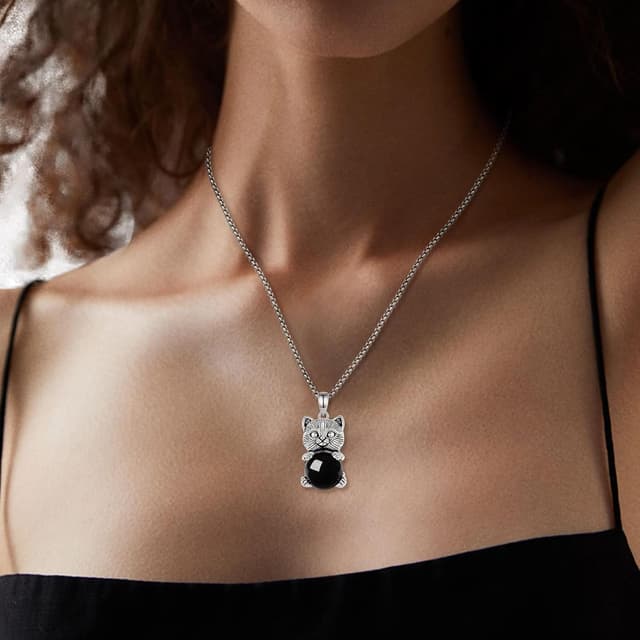 Detalle 2 de INFUSEU Kristall Katze Anhänger Kette – sphärische Kristalle mit Katzenmotiv aus Kupfer, Gothic-Schmuck als Geschenk