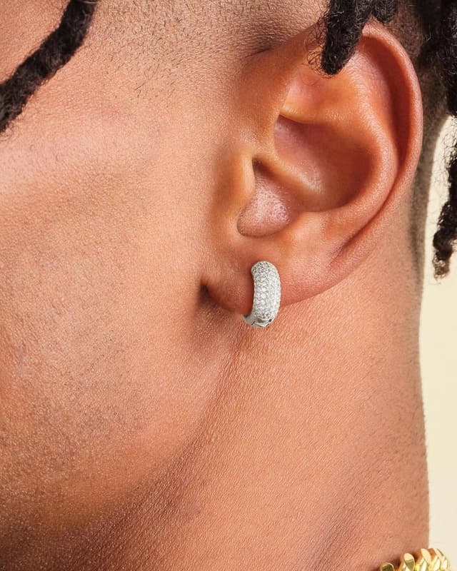 Thumbnail 1 de HANLI Orecchini uomo a cerchio (huggie) in argento 925 / oro placcato 14K con zirconi cubici anallergici