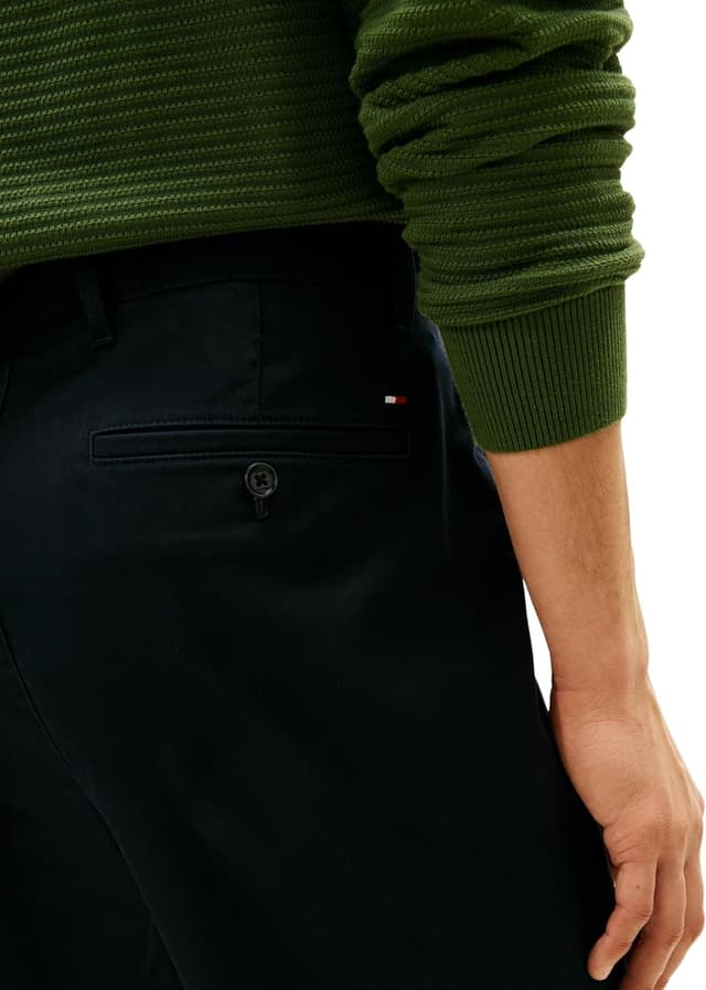 Detalle 2 de Tommy Hilfiger Core Harlem Essential Twill MW0MW40690 – Chino homme en twill