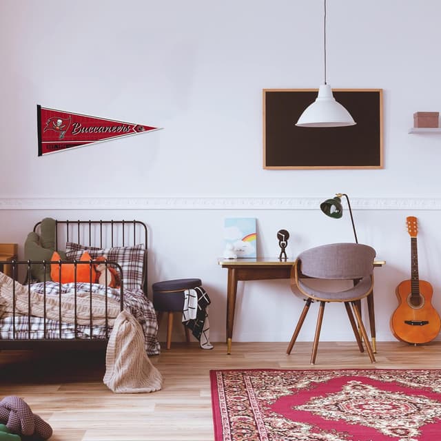 Detalle 2 de Rico Industries NFL Football Classic 12" x 30" Felt Wall Décor Pennant