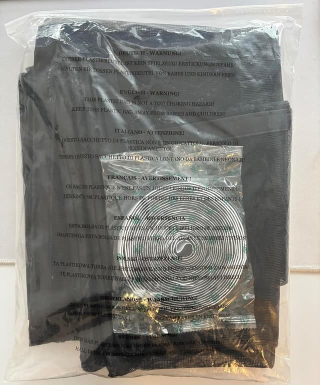 Detalle de DOOR EASY Fliegengitter Balkontür 130 x 210 cm mit Magnetvorhang – einbaufertige Türlösung ohne Bohren