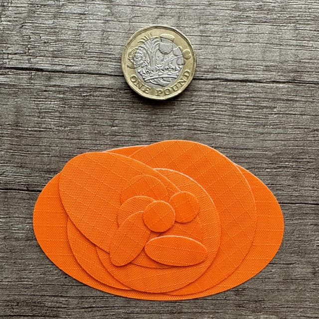 Detalle de aZengear Reparaturflicken-Set für Daunenjacken, Steppjacken & mehr (11 Stück, Orange) – selbstklebend, wasserdicht