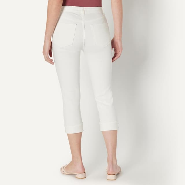 Detalle de Amazon Essentials Women’s Low-Stretch Slim-Fit Mid-Rise Capri Jean