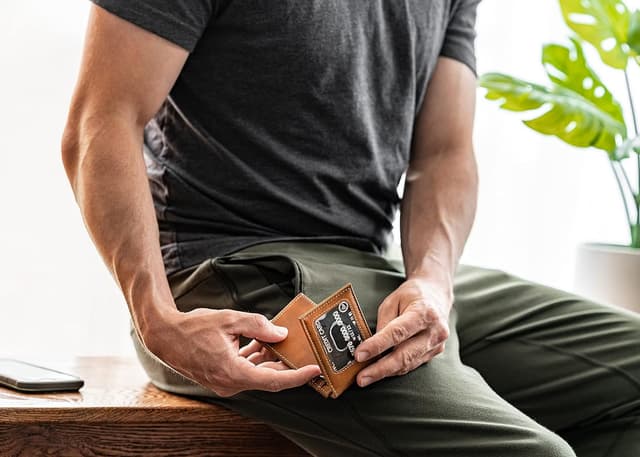 Detalle de Rico Industries Laser Engraved Front Pocket Wallet (Green Bay Packers), Brown