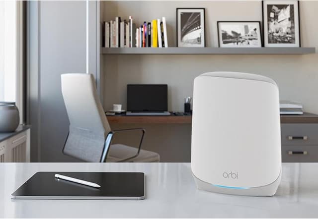 Detalle 2 de NETGEAR Orbi Mesh WiFi 6 System (RBK763S) with 2 extenders – covers up to 6,000 sq ft