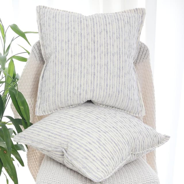 Detalle 2 de OYIMUA Pack of 2 Chenille Cushion Covers (45 x 45) in Blue Jacquard Stripe