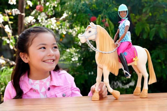 Detalle 2 de Barbie Misterios: Yegua Perdida - Muñeca Jinete Afroamericana 🐴