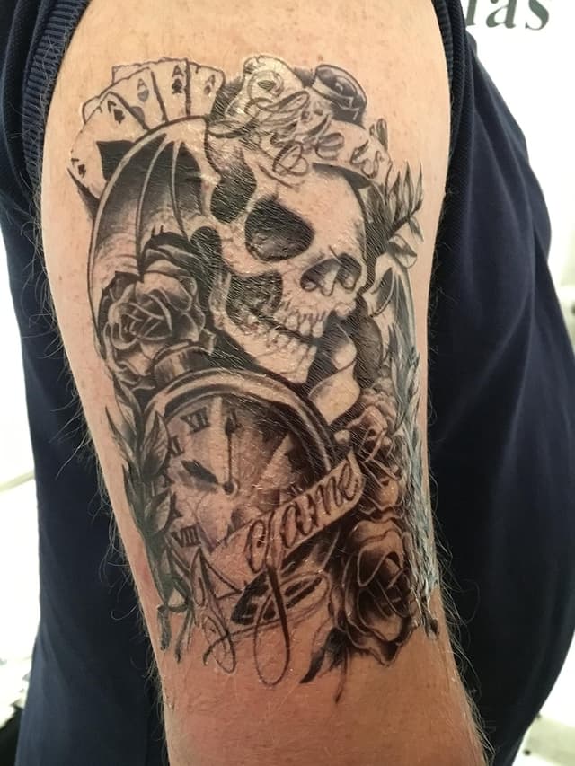 Thumbnail 2 de Totenkopf Rosen Tattoo temporär 19x14 cm