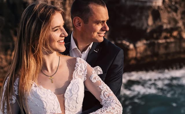 Detalle 2 de MaMeMi Kette mit Kreuz-Anhänger aus Olivenholz & Edelstahl – Symbol für Leben, Wachstum & Schutz