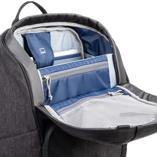 Detalle de Think Tank SpeedTop 30: mochila con acceso rápido y capacidad de 30 litros