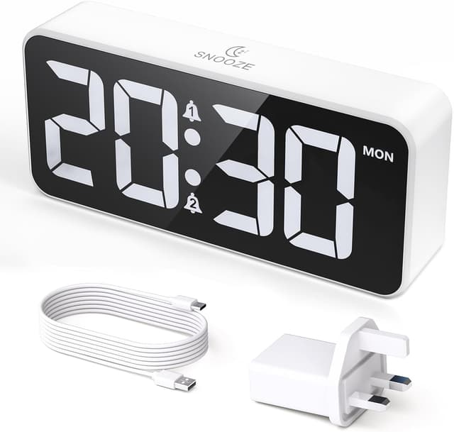 Detalle de CHEREEKI Mains Powered Digital Alarm Clock for Bedside Use with Large LED Display, Dual Alarm & USB Charging