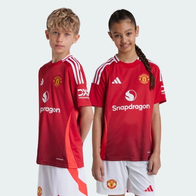 Detalle de Camiseta primera equipación Manchester United 24/25 para adolescentes Adidas (roja)