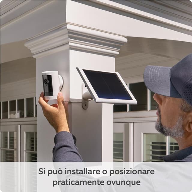 Detalle de Ring Videocamera esterna Plus a energia solare (Outdoor Camera Plus, modello recente) con video 2K e batteria ricaricabile