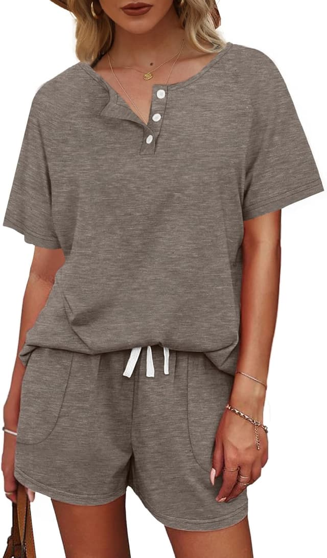 Detalle de WIHOLL Two-Piece Lounge Set for Women: Button-Down Top and Drawstring Shorts