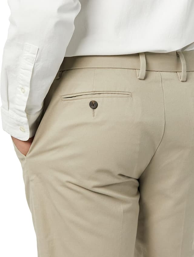 Detalle de Amazon Essentials Men’s Straight Fit Wrinkle-Resistant Flat-Front Chino Trousers
