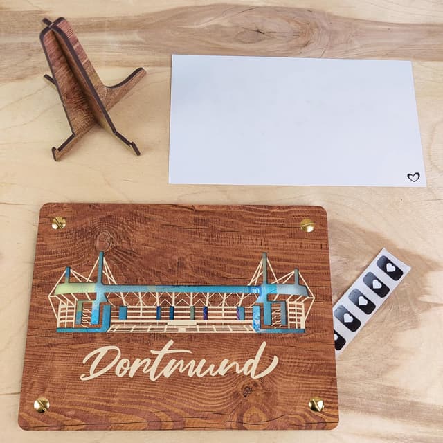 Detalle 2 de XL Geldgeschenk aus Holz für Dortmund (20x15 cm) inkl. Ständer – Fanartikel & Geschenk für Stadtverliebte