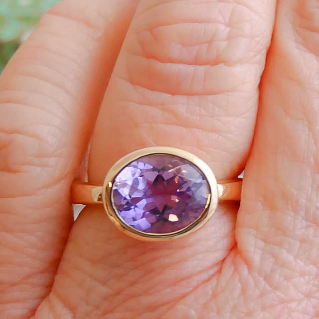 Thumbnail 6 de Sophia Rose Jewellery Ring mit natürlicher Amethyst-Ovale 8x10 mm, vergoldet (925 Silber) – minimalistisch & handgefertigt