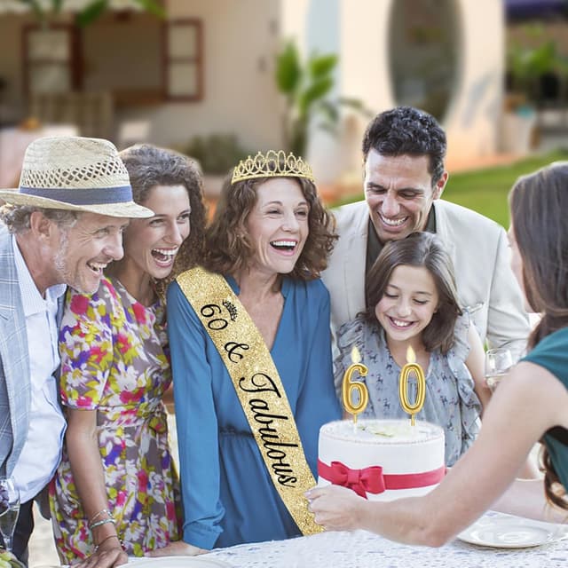 Detalle 2 de Amosking 60th Birthday Decorations Set: 60 sash, crown/tiara and gold number 60 candles