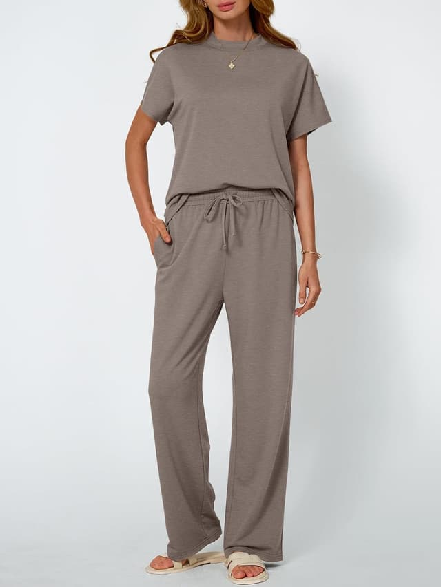 Detalle 2 de AUTOMET Women’s 2-Piece Matching Lounge Set (Mock Neck Sweatsuit) — Summer Short-Sleeve Travel Outfit