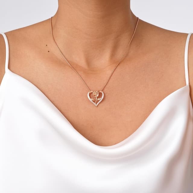 Detalle 2 de Lyniuoy Rose Heart Necklace for Women – 18K Rose Gold Plated Pendant with Cubic Zirconia