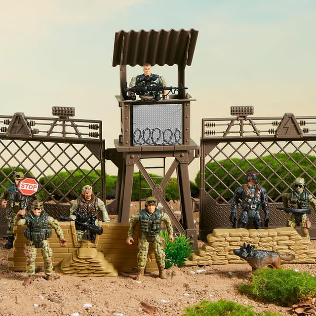 Detalle de JOYIN 16 PCs Army Men Playset with 12 Army Ranger Figures and Weapon Accessories