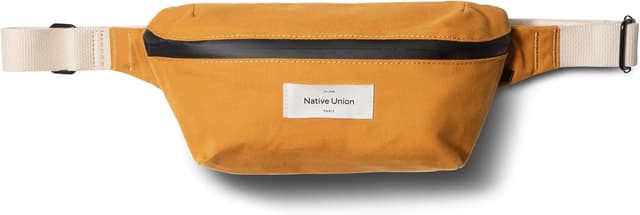 Detalle de Native Union W.F.A Crossbody Pouch 1.5L – minimalist everyday carry with hidden quick-access pocket