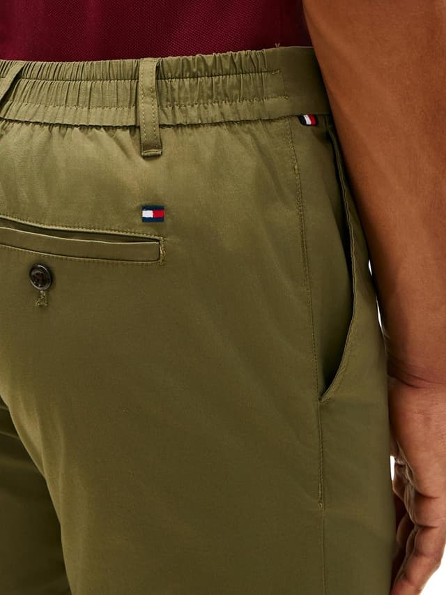 Detalle de Tommy Hilfiger Harlem Half Elast Poplin (MW0MW42341) – Pantaloni chino uomo