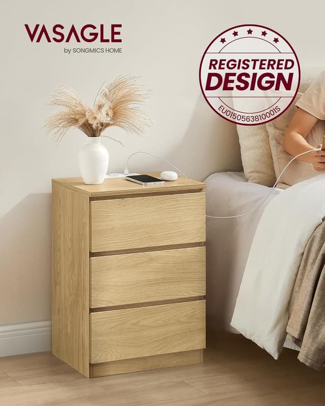 Detalle de VASAGLE KAILYN LET631Y70 comodino con stazione di ricarica, 3 cassetti e presa AC + USB