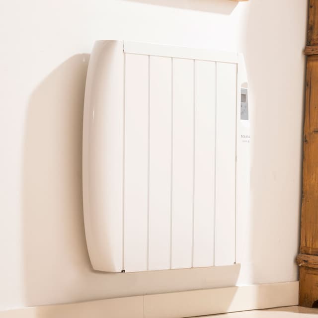 Detalle 2 de Taurus Malbork 900 emisor térmico 900 W