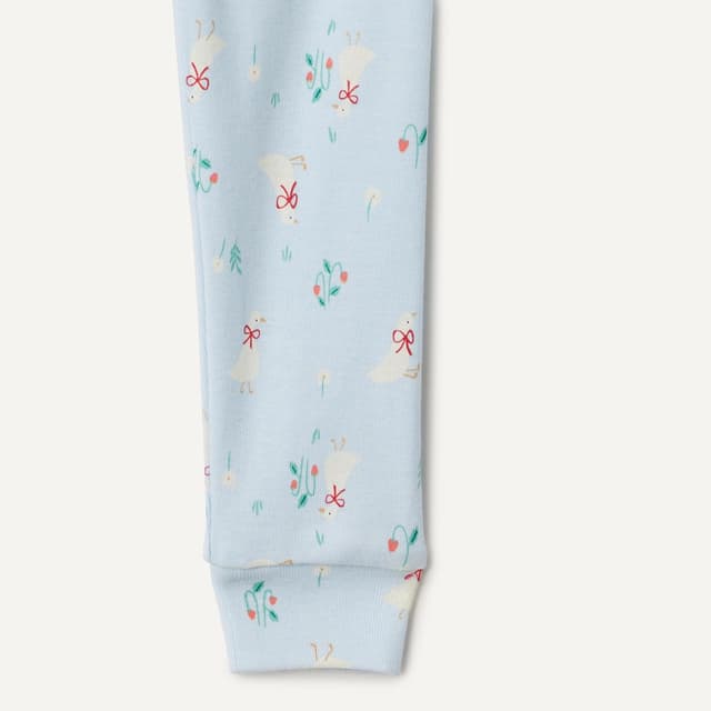 Detalle de Amazon Essentials x Sofia Grainge Mommy and Me long sleeve pyjama set (snug fit cotton)