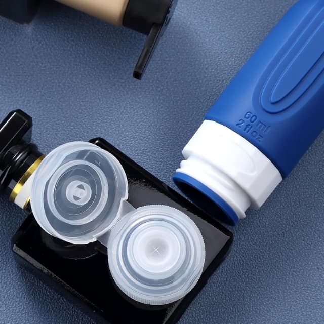 Detalle de Mrsdry Travel Bottle for Toiletries (60ml) — Leak-Proof Silicone Refillable Containers, BPA Free, 4 Pack