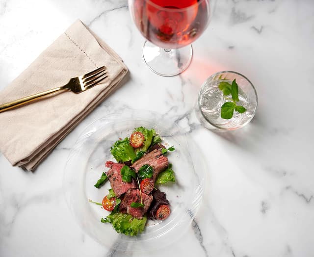 Detalle de Munfix Clear Plastic Plates Set (6-Inch) — 200 Disposable Dessert/Appetizer Plates for Parties & Events