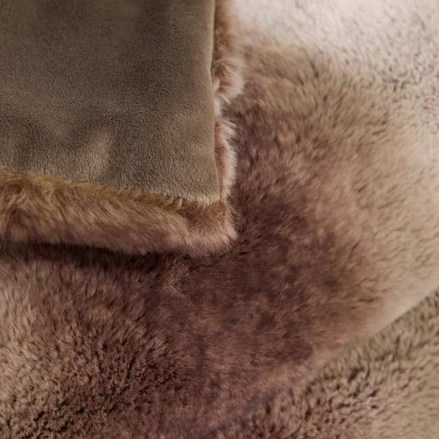 Thumbnail 2 de El Corte Inglés Noelle manta decorativa 🛋