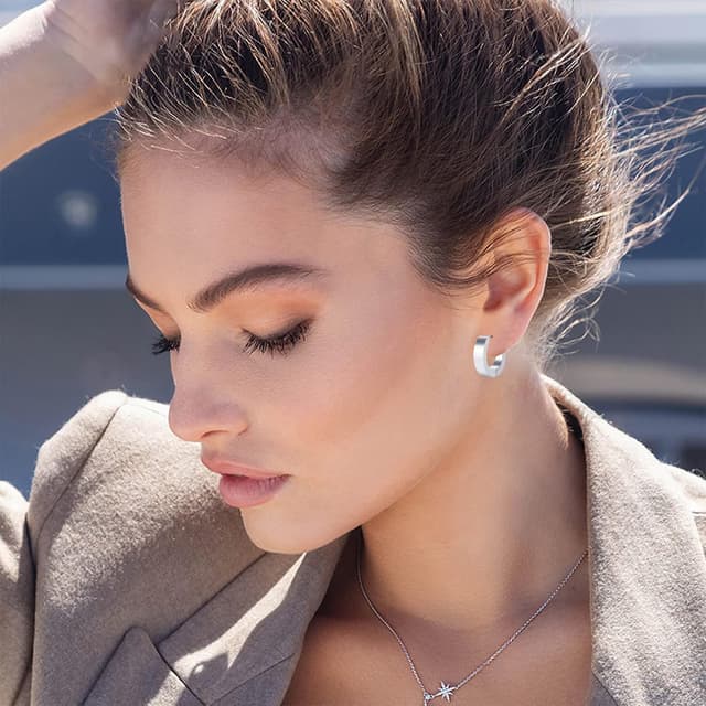 Detalle de VELESAY 9 Paar Herren Creolen aus Edelstahl (Schwarz/Silber) – Set für Ohrstecker, Knorpel & Helix