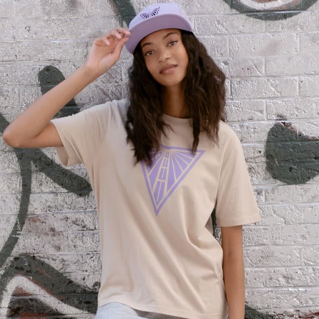 Detalle de Ultra Game Women’s WNBA Official Super Soft Fashion T-Shirt