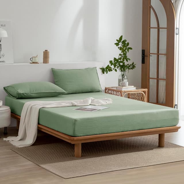 Detalle de EVERLY Queen Linen Sheets Set (4-Piece) in Sage Green — 100% French Stonewash Pure Linen