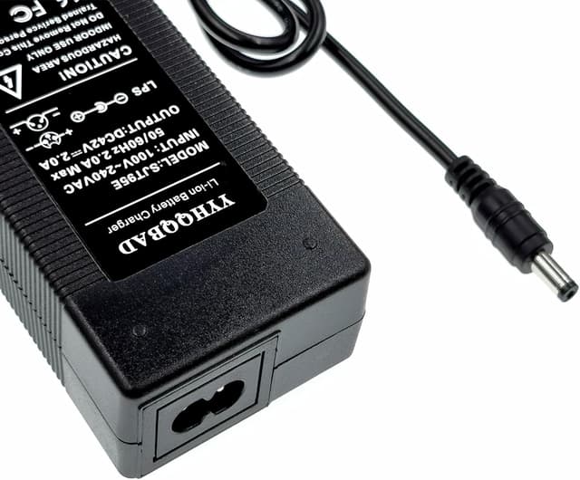 Detalle 2 de YYHQQBAD 36V-Ladegerät (42V) mit 2 A Ausgang – passend für 10-Serien 36V E‑Bike-Akkus